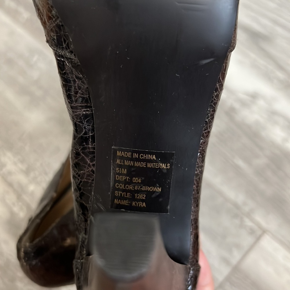 BAKERS Distressed Heels Size 5.5 - Picture 5 of 5